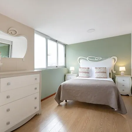 Retreat With Balcony * Espinho (Aveiro)