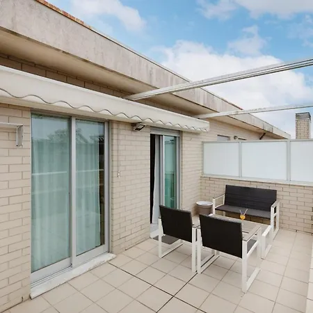 Retreat With Balcony * Espinho (Aveiro)