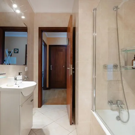 Retreat With Balcony * Espinho (Aveiro)